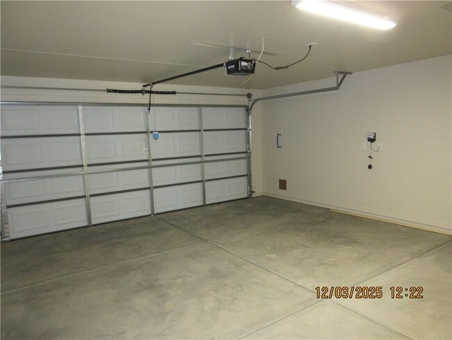 Building Photo - 3327 N Central St