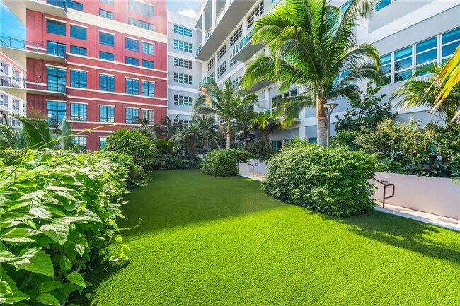 Building Photo - 1749 NE Miami Ct