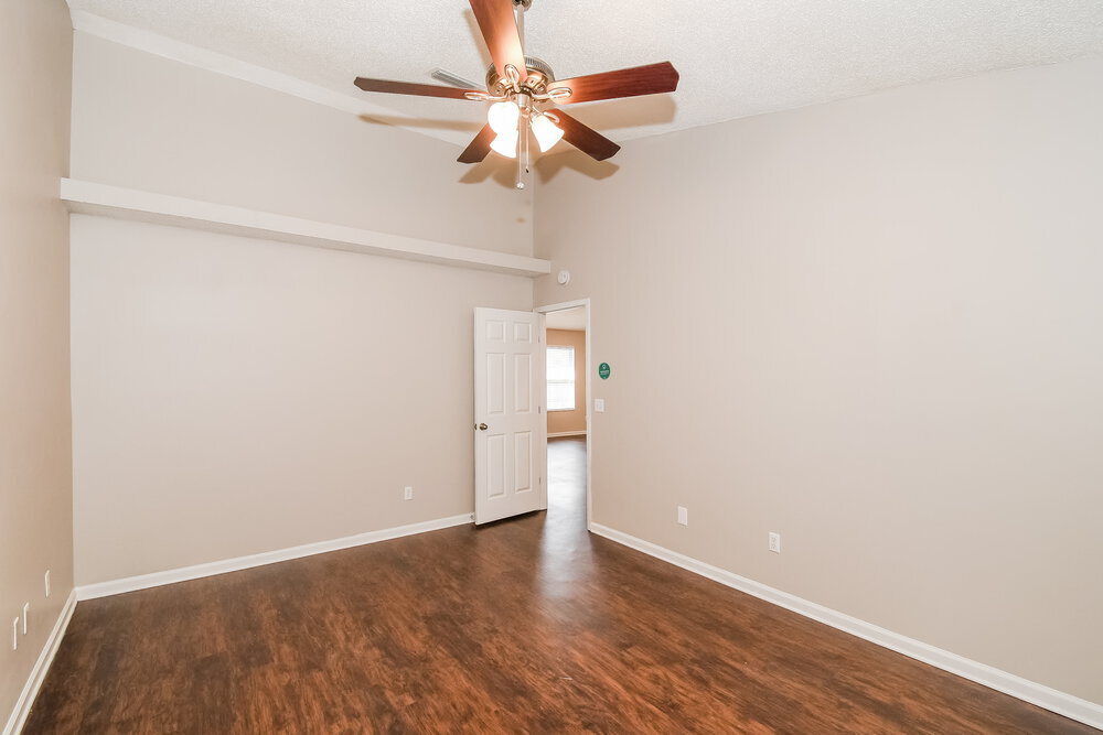 Building Photo - 1946 Running River Rd