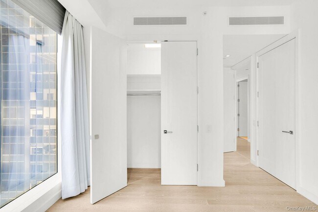 Building Photo - 138 E 50th St