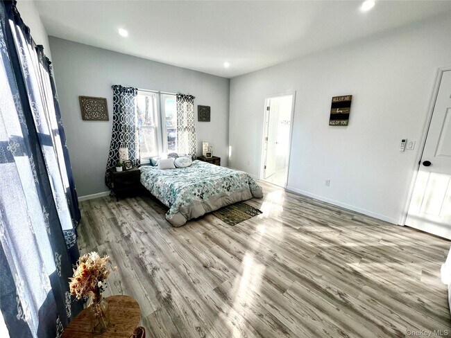 Building Photo - 128 W Main St