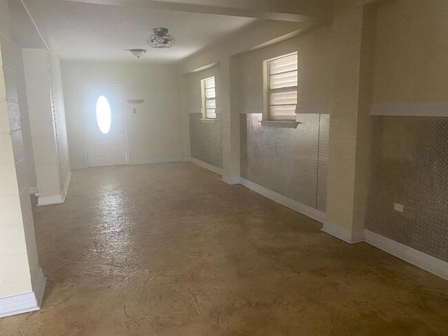 Building Photo - 638A Warsaw Dr