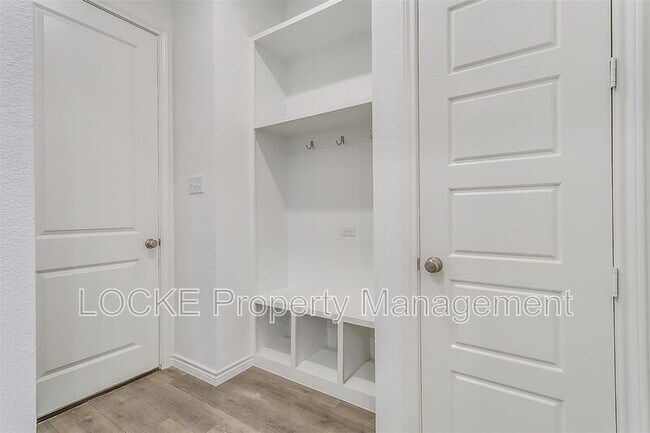 Building Photo - 205 Athenia Dr