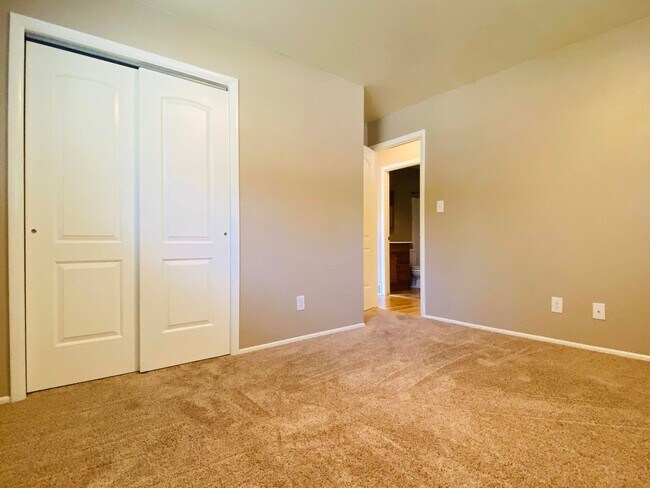 Building Photo - 3025 Little Cottonwood Rd