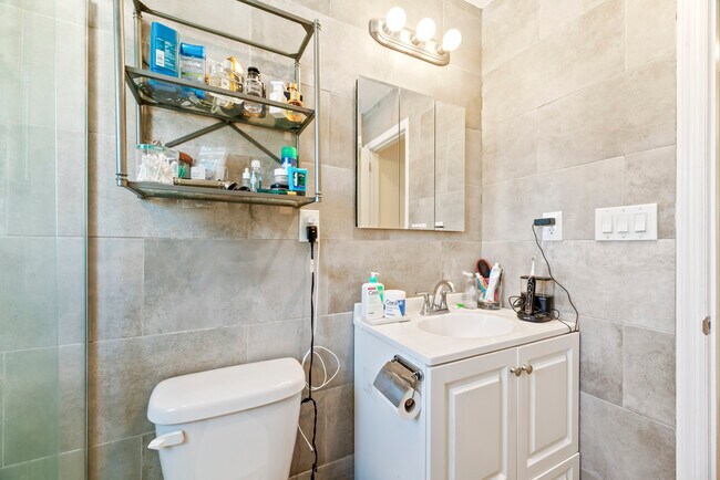 Building Photo - 446 Roedel Plz