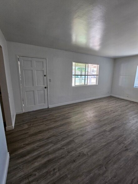 Building Photo - 712 Whittier Ave
