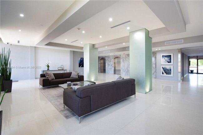 Building Photo - 20379 W Country Club Dr