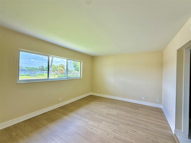 Building Photo - 7887 Golf Cir Dr