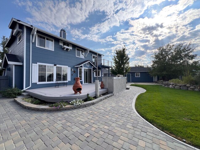 Building Photo - Large Beautiful Home off Toll Rd, South Reno