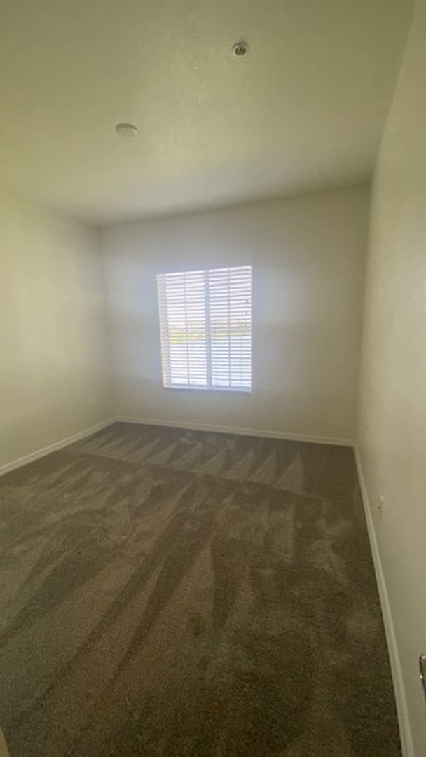 Building Photo - Gorgeous Light & Bright 3 Bedroom 2.5 Bath Townhome Corner Unit!!