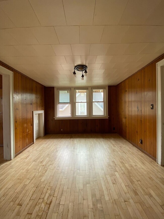 Building Photo - 1207 N Sawyer St