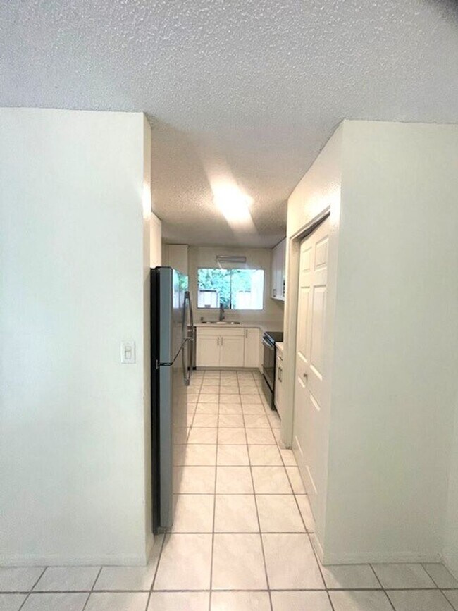 Building Photo - Beautiful 4 bed/ 2 bath/ 2 parking In Kaneohe
