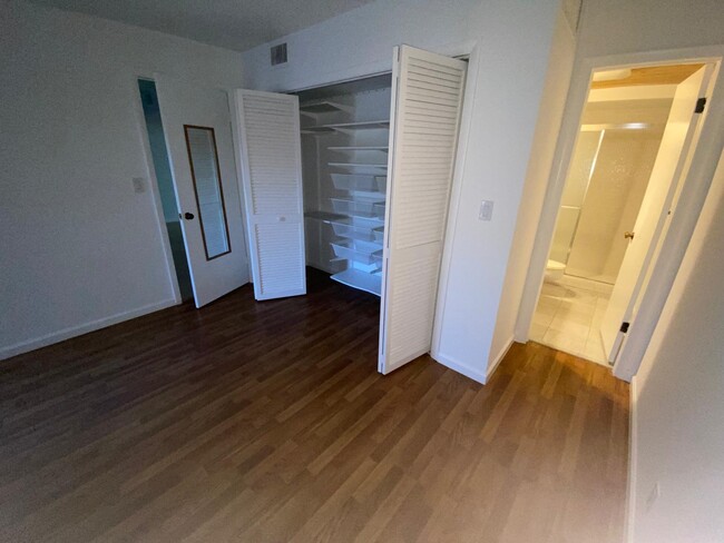 Building Photo - 4020 N Hills Dr