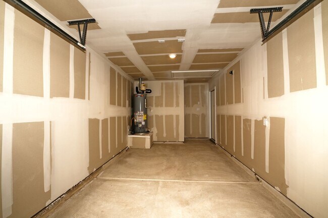 Building Photo - ONE STORY  |  3 BEDROOM  |  2 BATH  |  YAR...