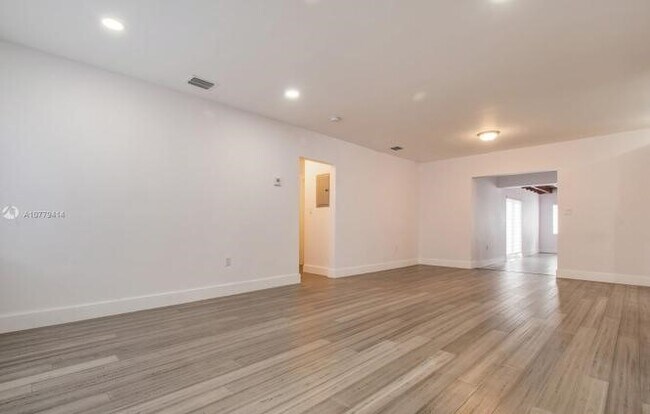 Building Photo - 2310 SW 19th St