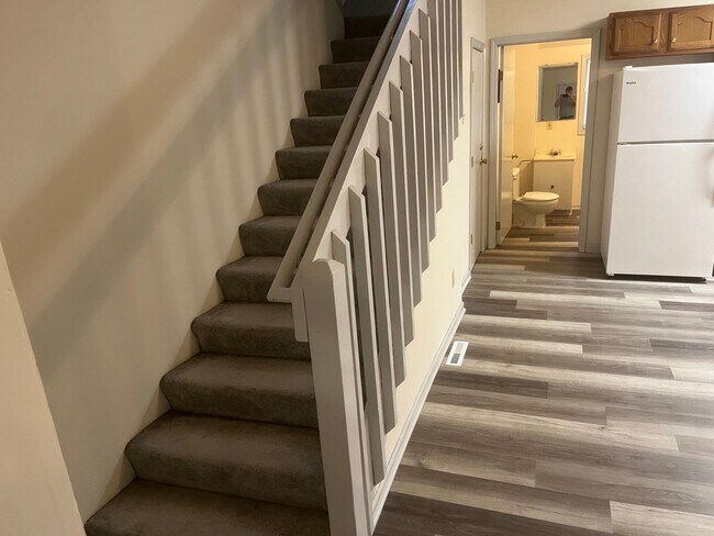 Building Photo - 1605 Hinkson Ave