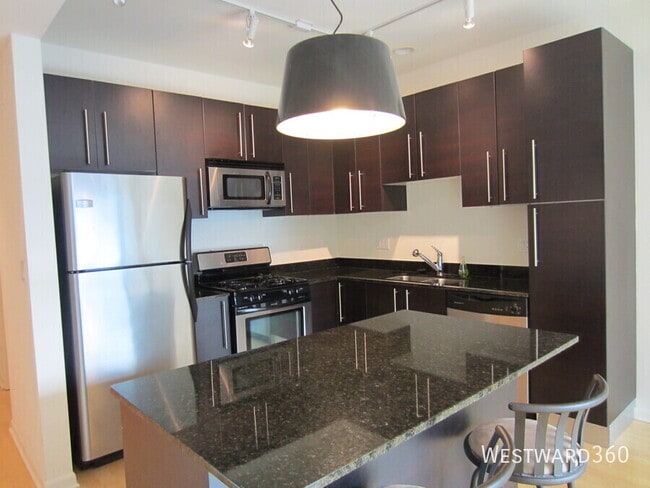 Building Photo - 225 S Sangamon-605