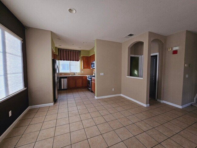 Building Photo - Modern Spacious Townhome in San Pablo