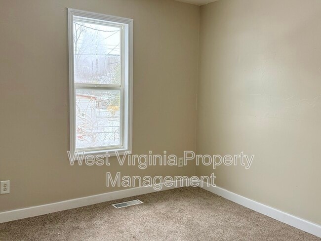 Building Photo - 172 Sullivan Rd