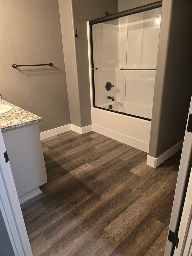 Building Photo - 3 bed 2 bath  Home for Rent in Grants Pass