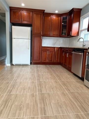 Building Photo - 33 E 51st St