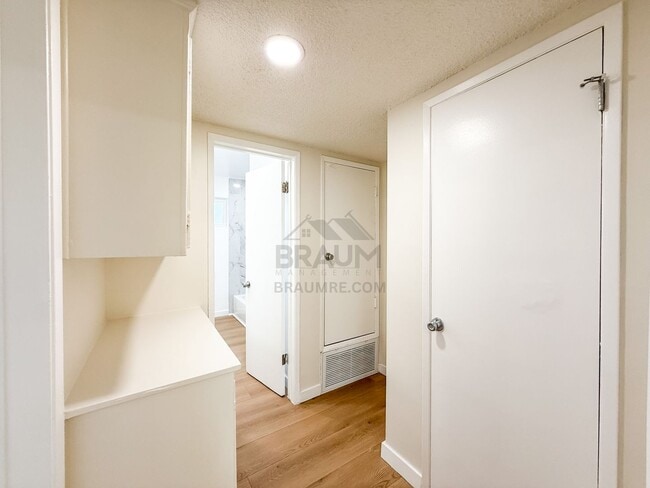 Building Photo - 6041 Whitsett Ave