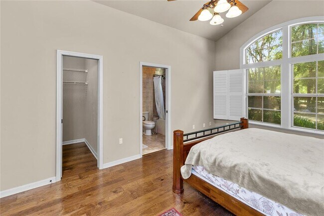 Building Photo - 9008 SW 17th Ave