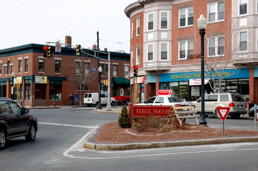 Teele Square - 1328 Broadway