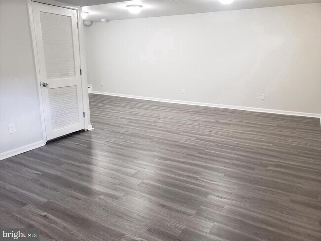 Building Photo - 5906 Cascade Dr