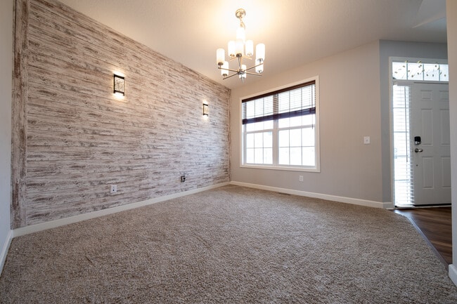 Building Photo - 18196 Goldfinch Wy