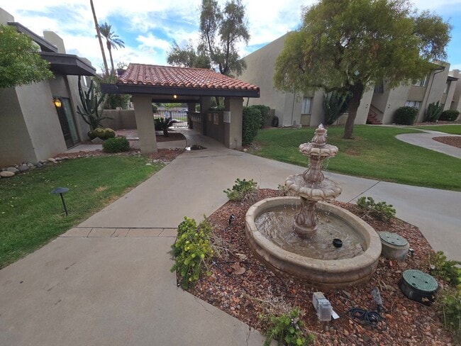 Building Photo - 4201 E Camelback Rd