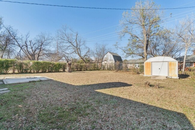 Building Photo - 3 bed, 1 bath home in the Village