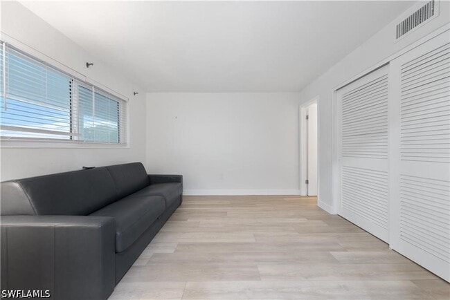 Building Photo - 72 7th St S