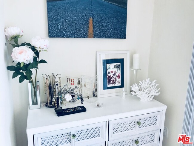 Building Photo - 1241 5th St