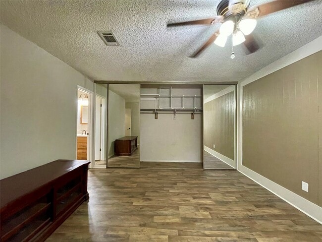 Building Photo - 13703 Carsa Ln