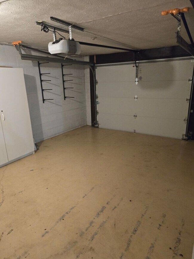 Building Photo - Monroeville Townhome for rent