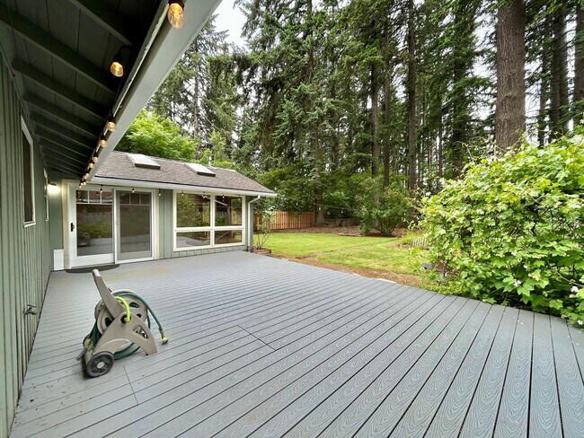 Building Photo - Tranquil Environment: 3 Bed, 1 Bath House