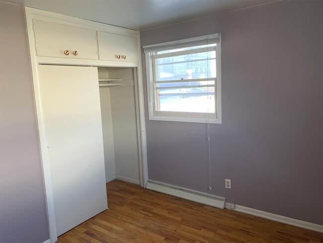 Building Photo - 732 S 12th Ave