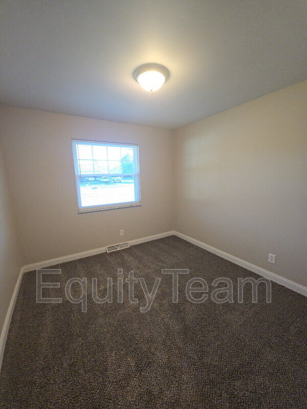 Building Photo - 3517 Mary Ann Dr