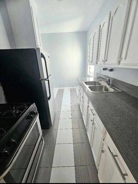 Building Photo - 851 Sanborn Ave