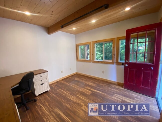 Building Photo - Gorgeous 4-bedroom, 2-bathroom Forest Lake Home with Deck, Office & Scenic Redwood Views