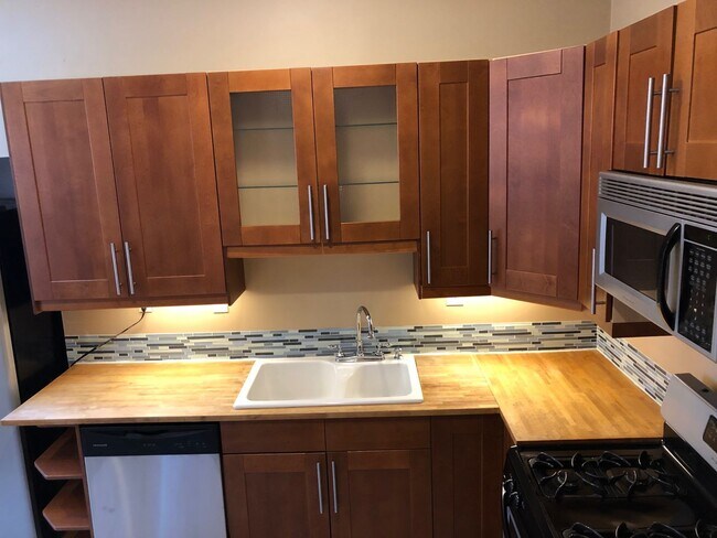 Primary Photo - 3 Bedroom Arlington / Southside Slopes Tow...
