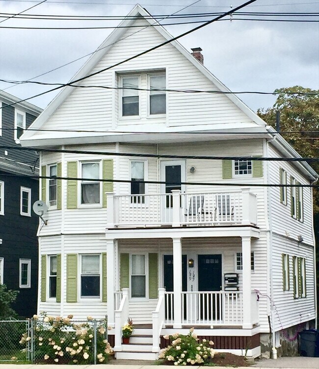 Building Photo - 187 Parsons St