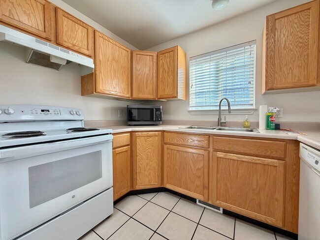 Building Photo - 1336 S 1400 E