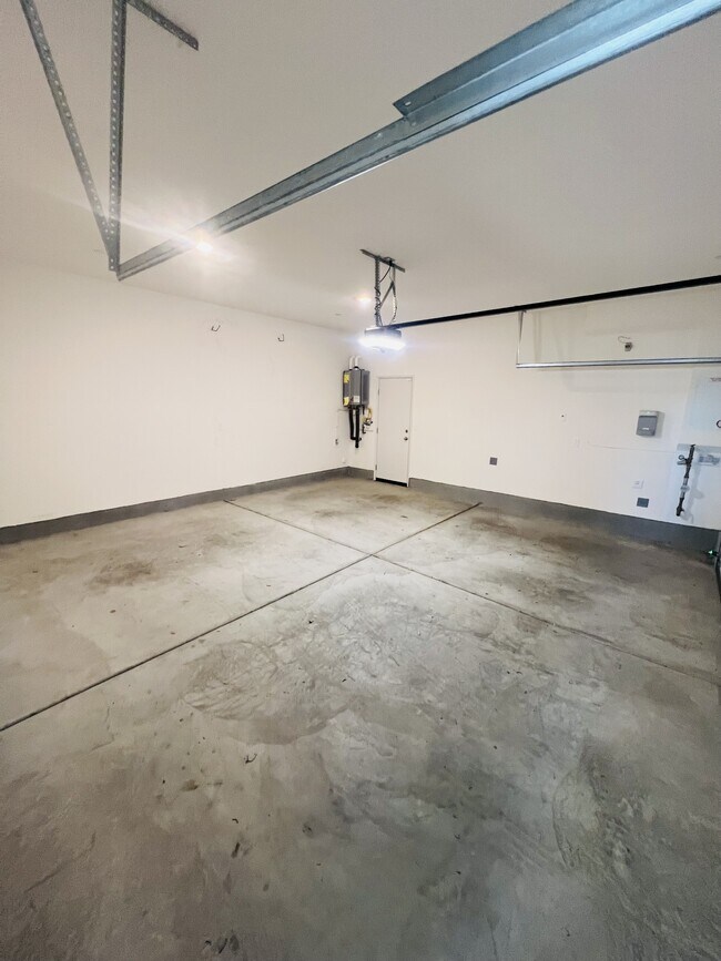 Building Photo - 40383 Birchfield Dr