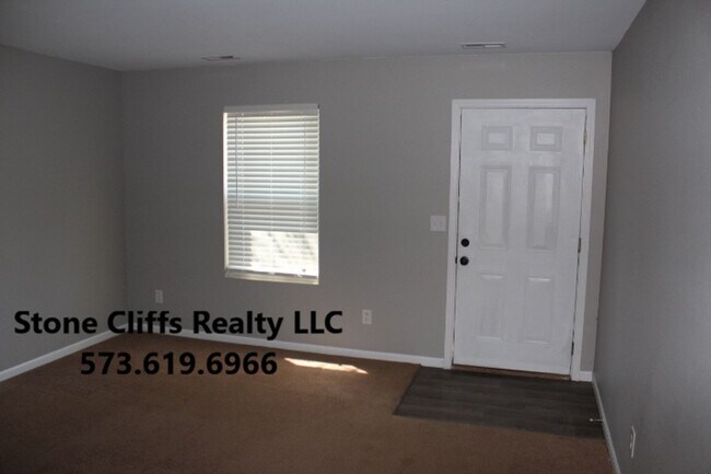 Building Photo - 185 Hickory Ln