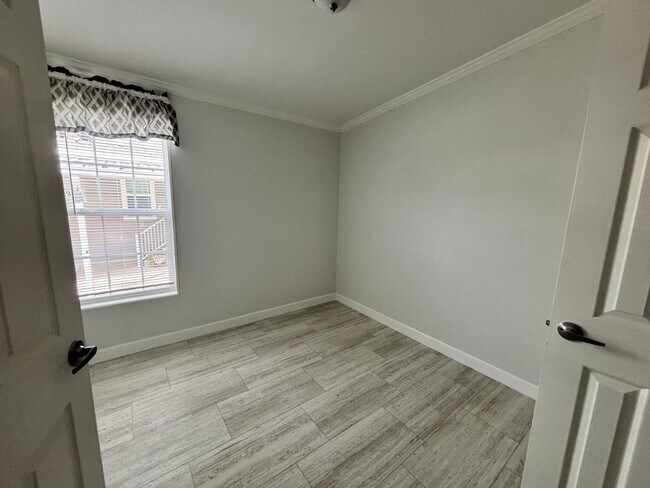 Building Photo - 27 Nyborg Ave