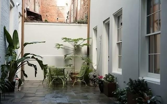 Building Photo - 533 Dumaine St