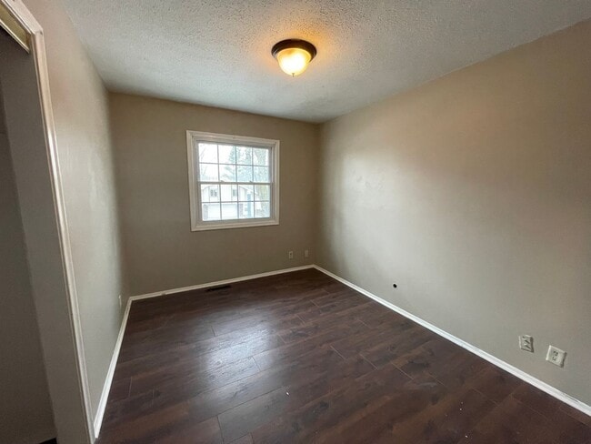 Building Photo - 16110 Hickory St