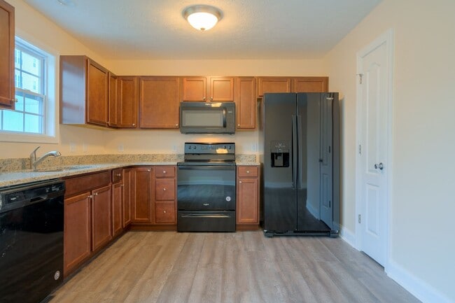 Building Photo - More units and move-in options available!